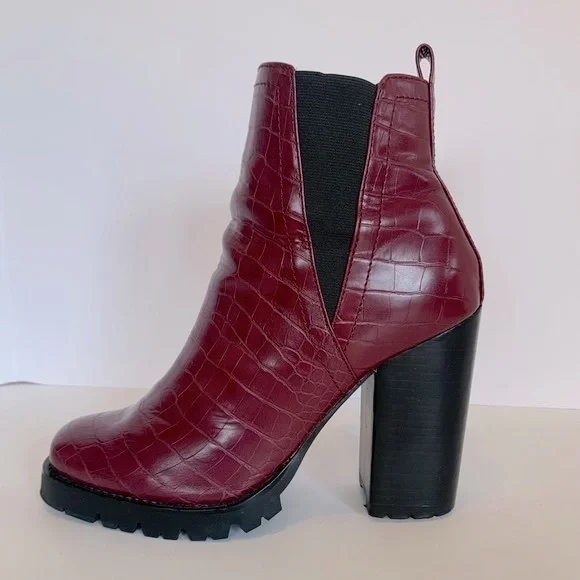 Steve Madden Ladon Chelsea Lug Sole Booties - Picture 1 of 9